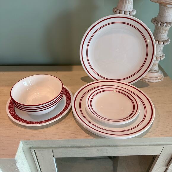 Corelle Dinner Plates Ruby Red Pattern Set of 4, 10.75 inch - Picture 4 of 6